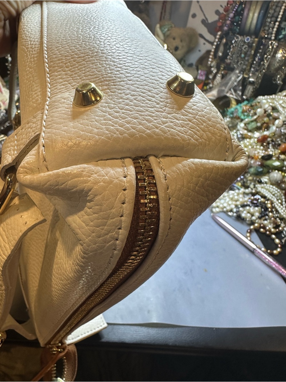 Valentina Italian Leather Cream and Cognac Shoulder Bag/ Backpack - Picture 4 of 10